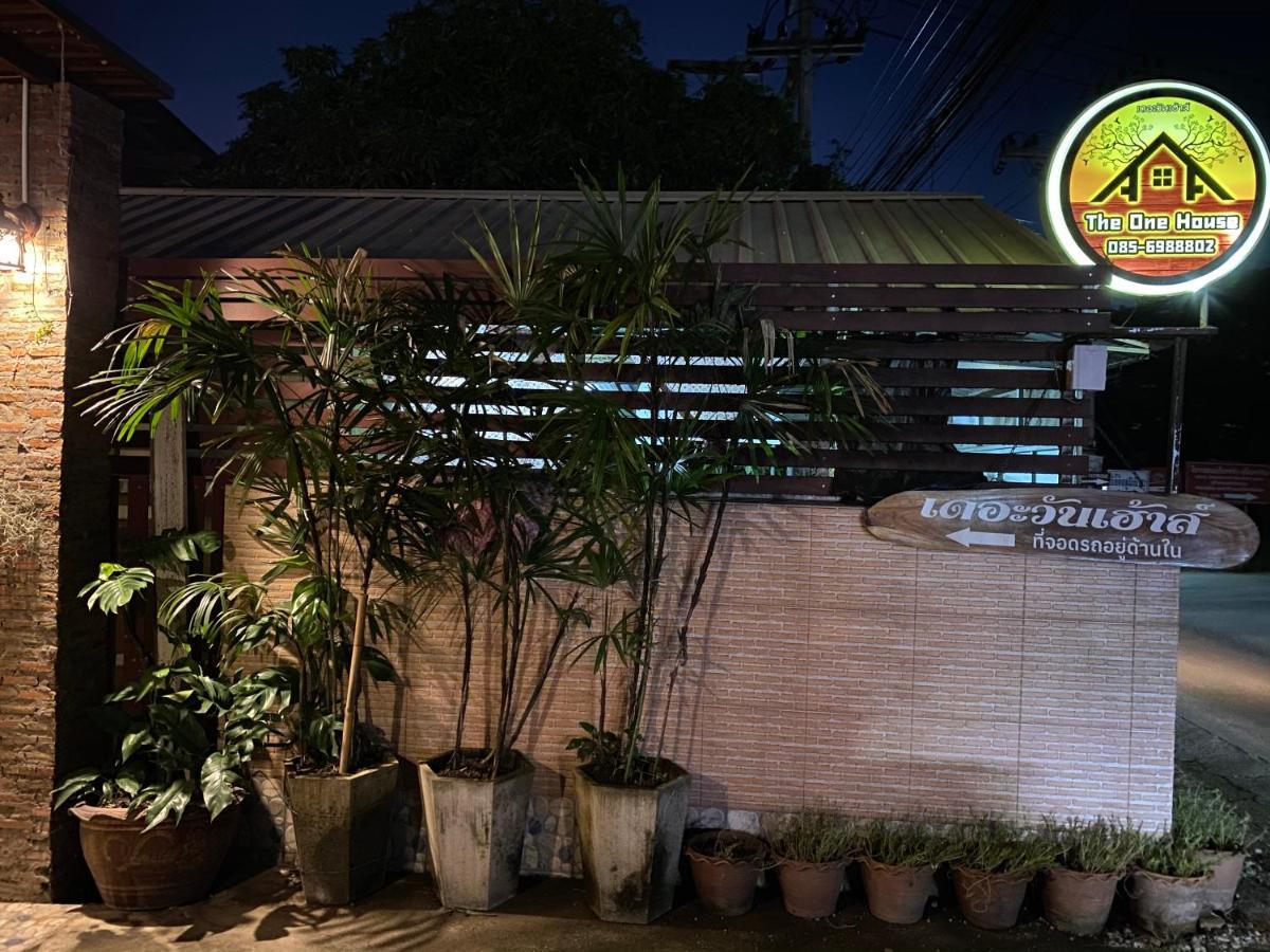 The One House Hotel Nan Bagian luar foto