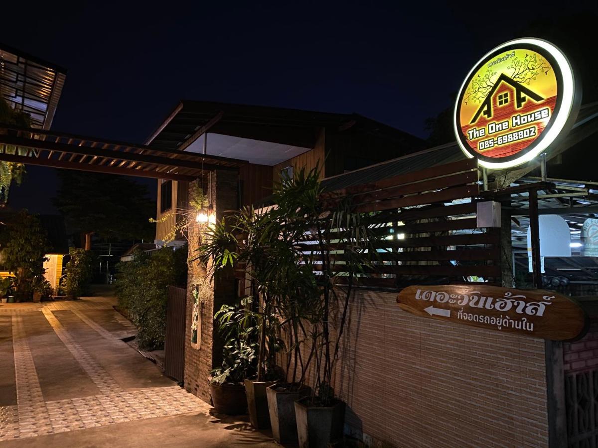 The One House Hotel Nan Bagian luar foto