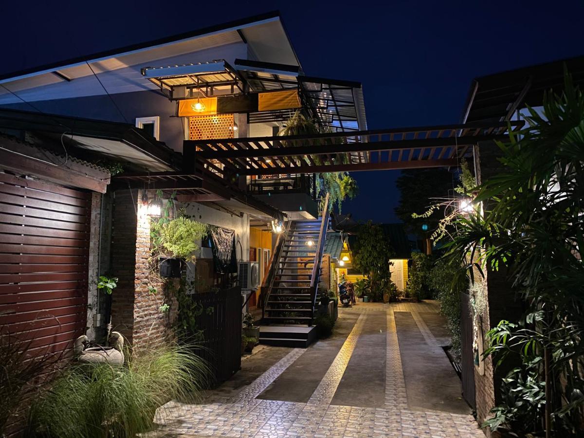 The One House Hotel Nan Bagian luar foto