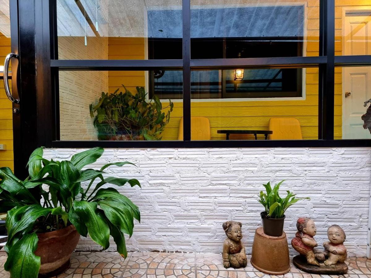The One House Hotel Nan Bagian luar foto