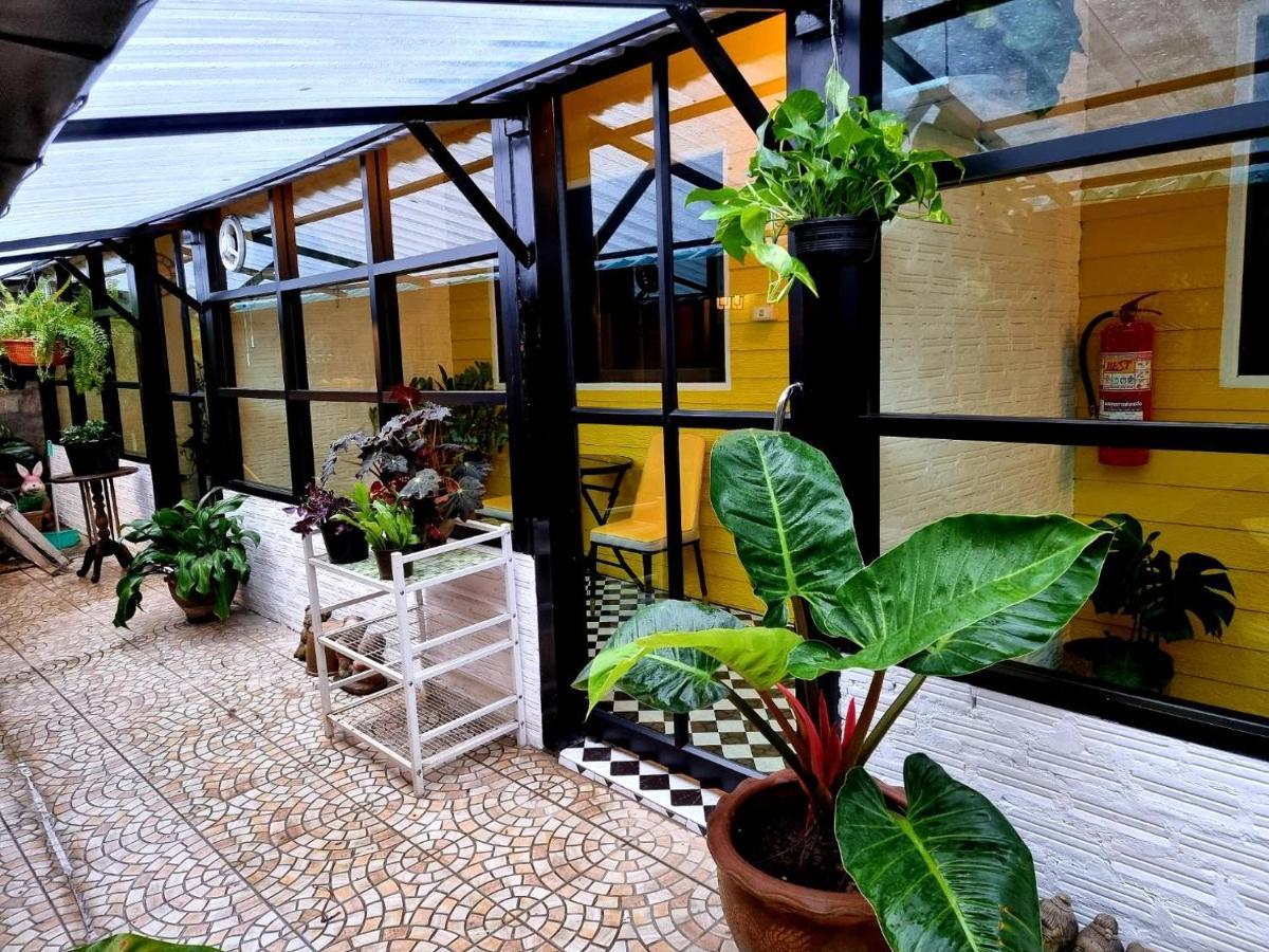 The One House Hotel Nan Bagian luar foto