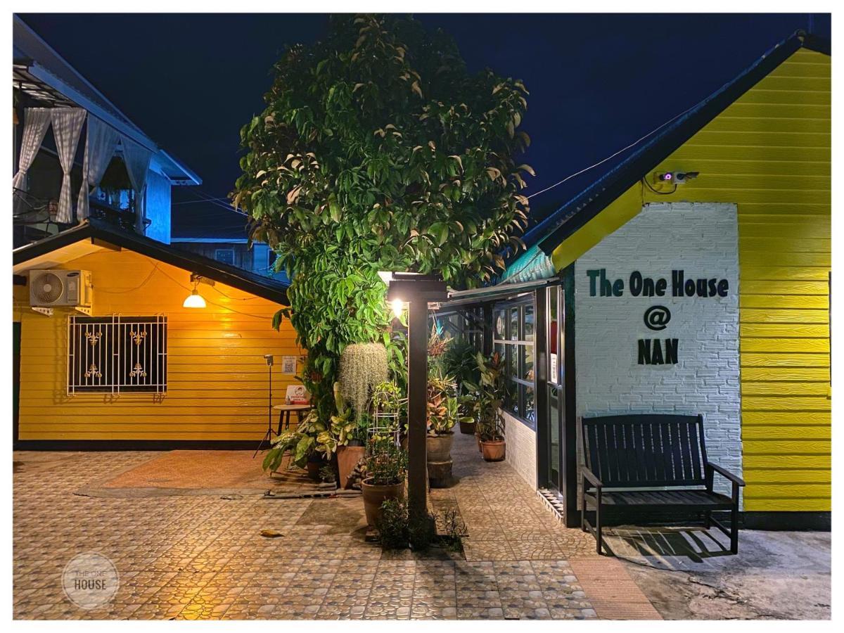 The One House Hotel Nan Bagian luar foto