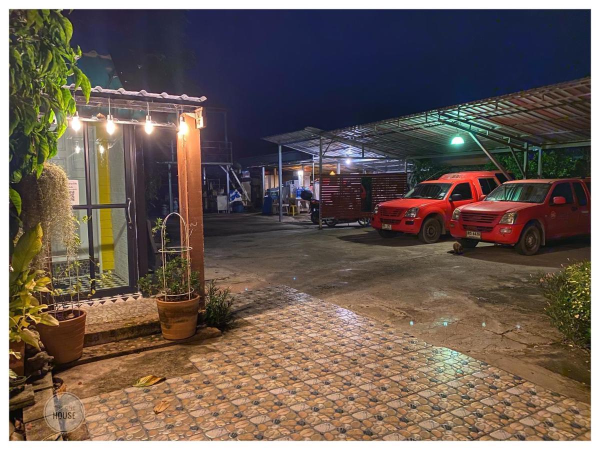 The One House Hotel Nan Bagian luar foto