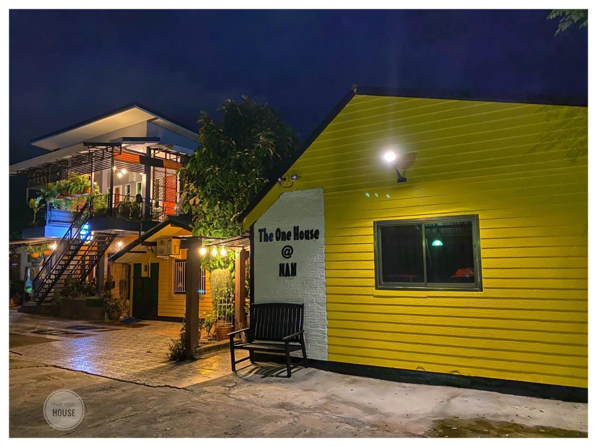 The One House Hotel Nan Bagian luar foto