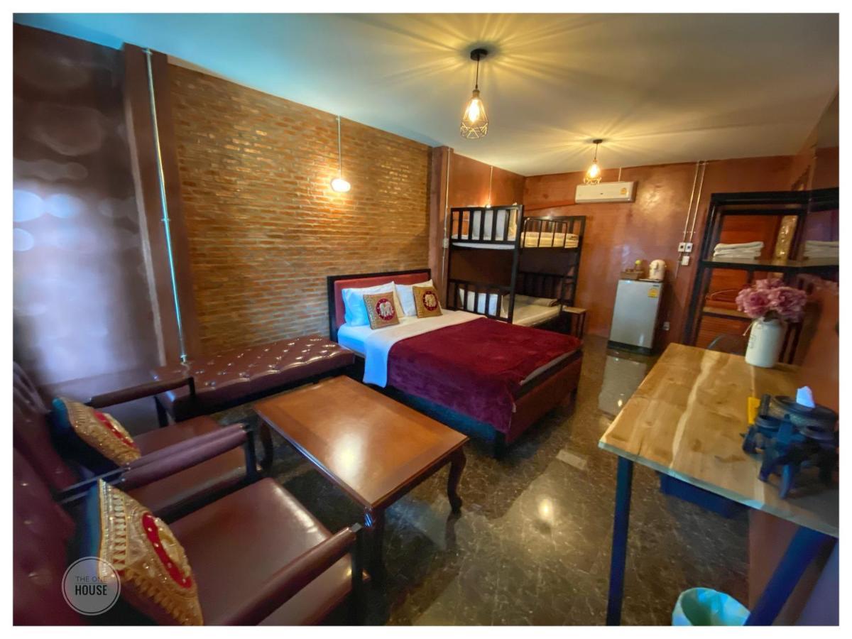 The One House Hotel Nan Bagian luar foto