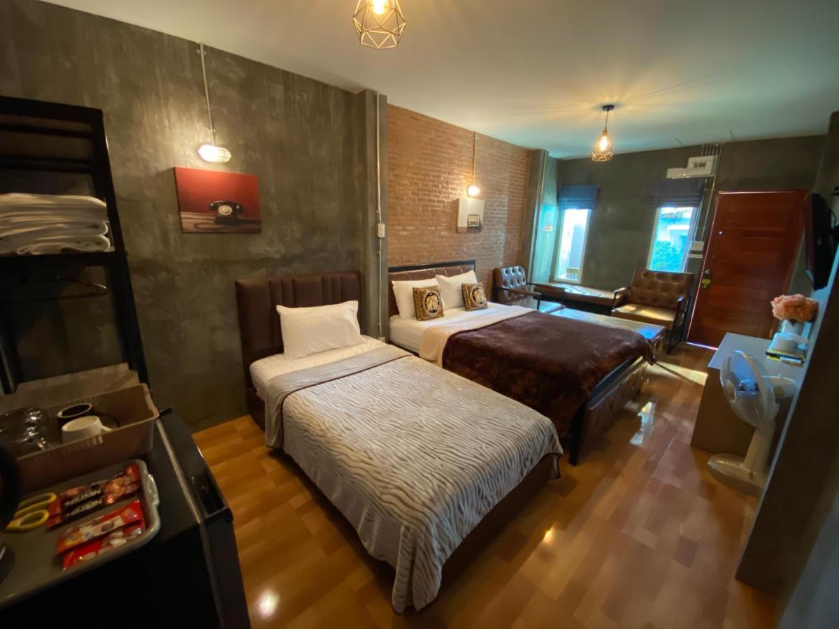 The One House Hotel Nan Bagian luar foto