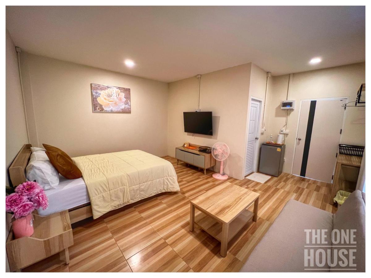 The One House Hotel Nan Bagian luar foto