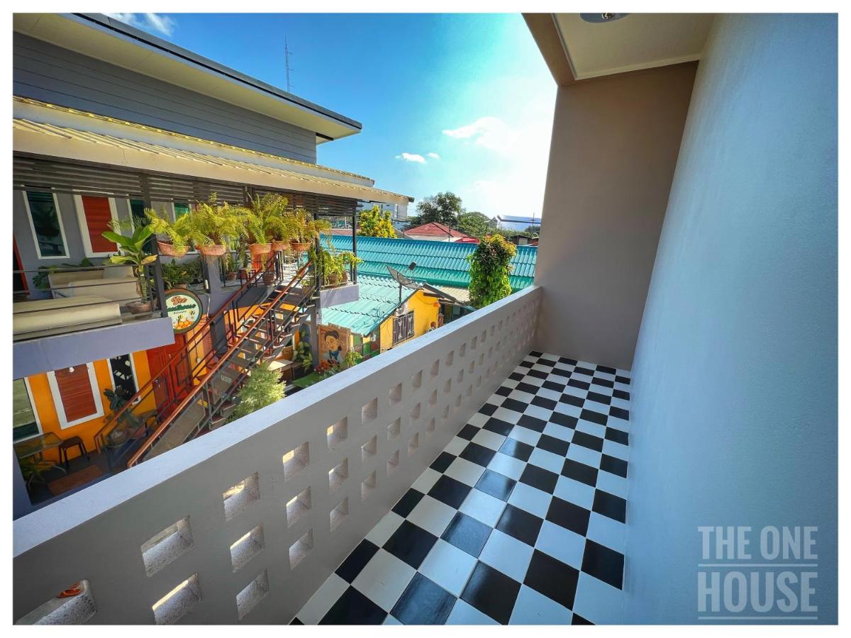 The One House Hotel Nan Bagian luar foto