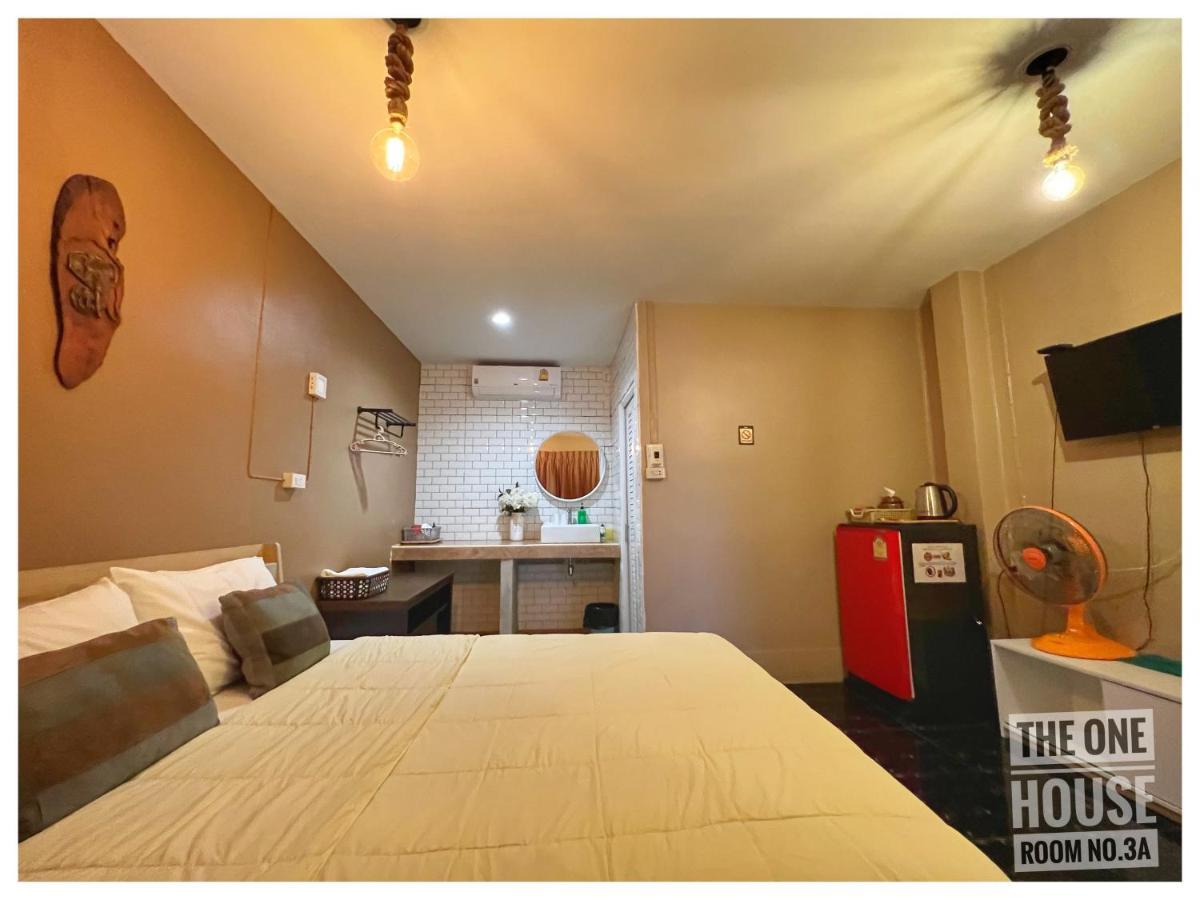 The One House Hotel Nan Bagian luar foto