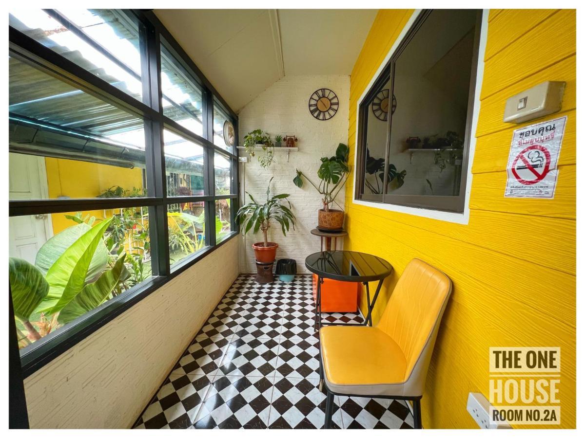 The One House Hotel Nan Bagian luar foto