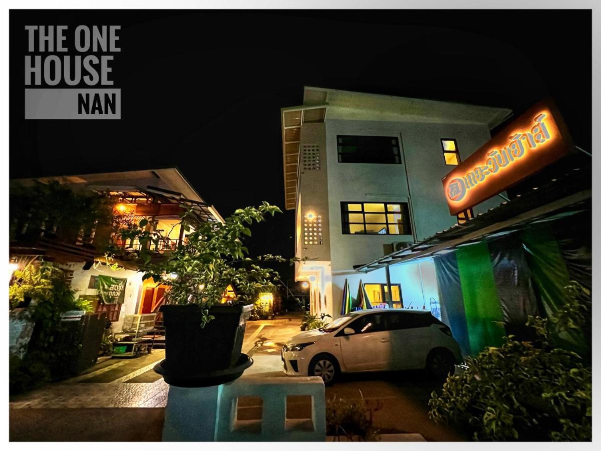 The One House Hotel Nan Bagian luar foto